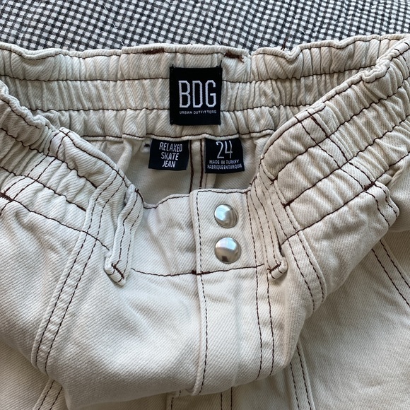 BDG Urban Outfitters Relaxed Skate Jean Cargo in Size 24 - off white denim - Picture 7 of 8